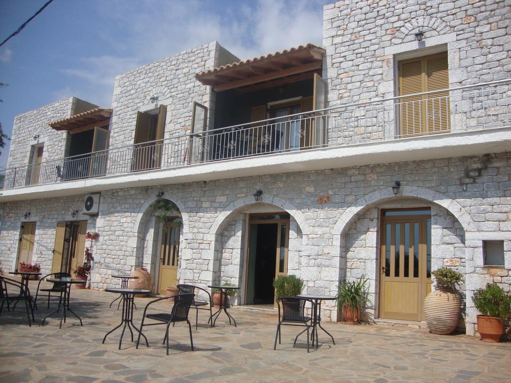 Kafiona Guesthouse Pírgos Dhiroú Eksteriør bilde