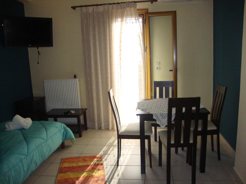 Kafiona Guesthouse Pírgos Dhiroú Rom bilde
