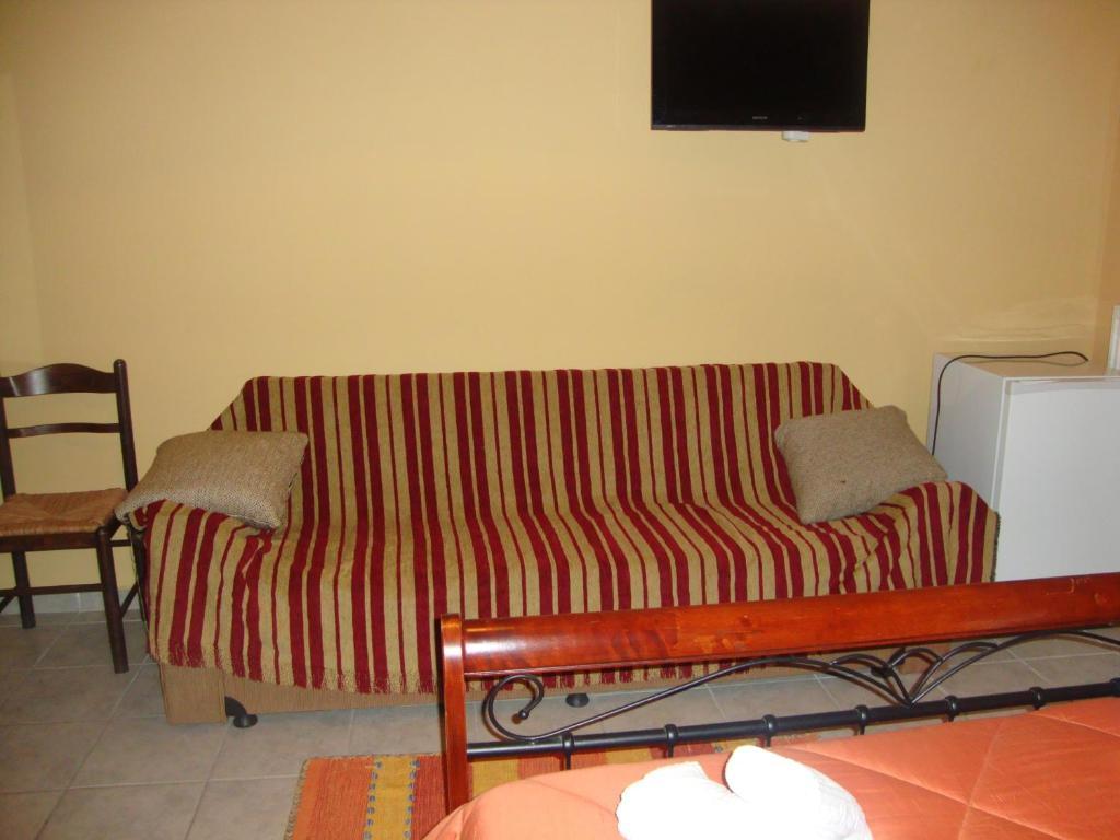 Kafiona Guesthouse Pírgos Dhiroú Rom bilde