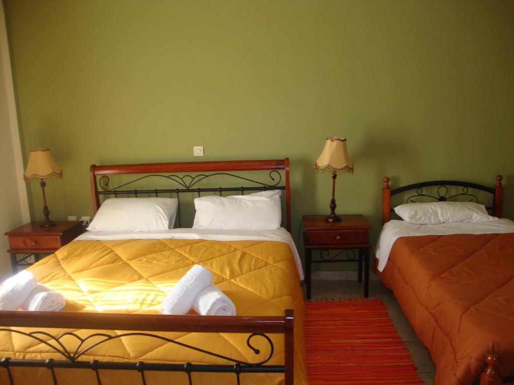 Kafiona Guesthouse Pírgos Dhiroú Rom bilde